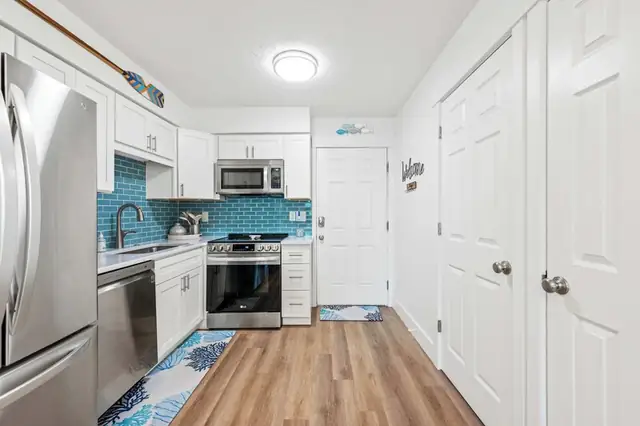 Kitchen at Fiddler’s Cove 18I